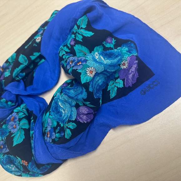 WOW POSHMARK - Authentic Gucci Scarf - Picture 13 of 16